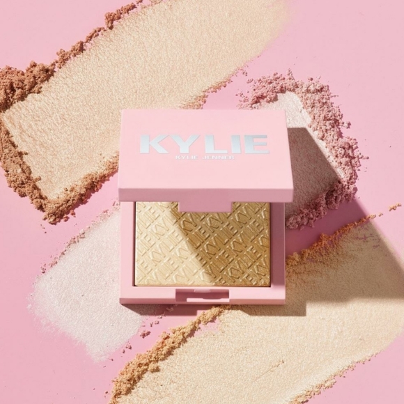 KYLE COSMETICS KYLIGHTER ILLUMINATING POWDER. - Picture 7 of 10